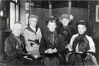 Jane Sturge, Sarah Ann Richardson, Catherine Richardson, Elizabeth Spence Watson and Emma Pumphrey at Gables 1918