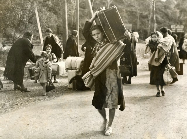 Spanish children fleeing the war
